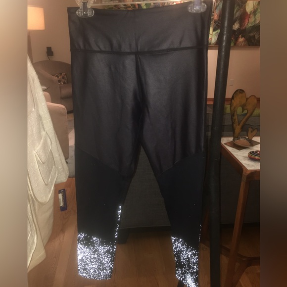 Zyia Black Reflective Metallic Light N Flight Tight 7/8 Leggings. Size 8-10. - Picture 3 of 17